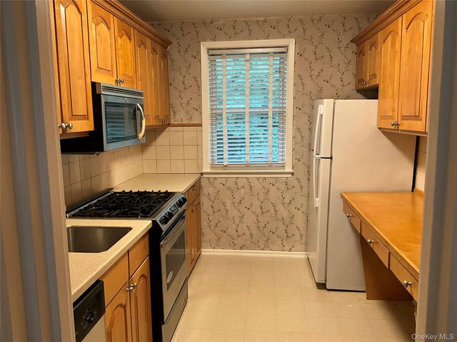 71 Avon Circle D, Rye Brook, NY 10573