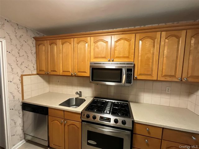 71 Avon Circle D, Rye Brook, NY 10573