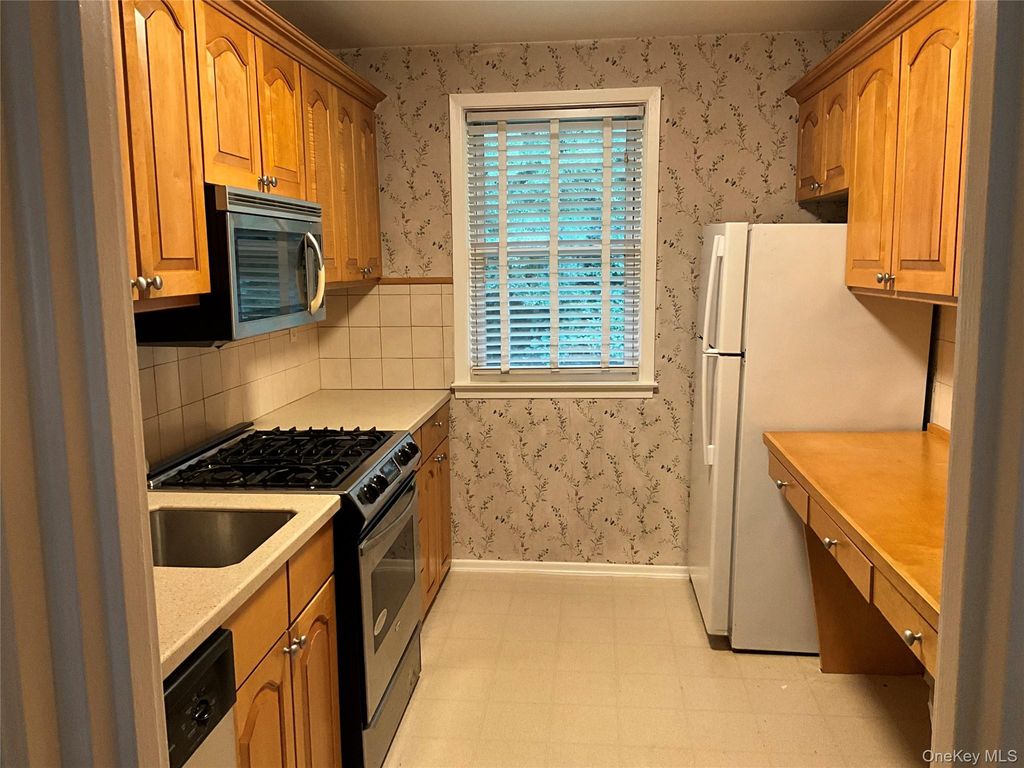 71 Avon Circle D, Rye Brook, NY 10573 — photo 5