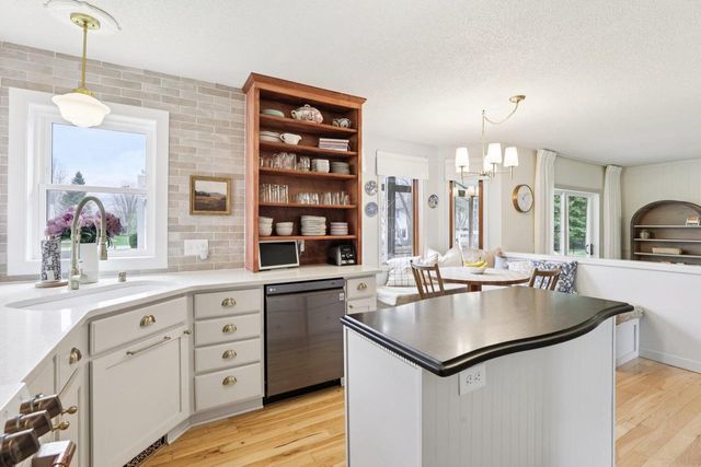 609 Worthington Way, Waunakee, WI 53597