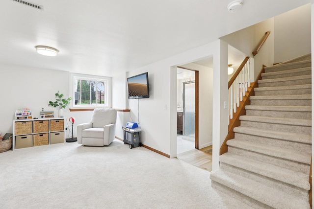 609 Worthington Way, Waunakee, WI 53597