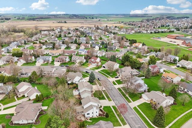 609 Worthington Way, Waunakee, WI 53597