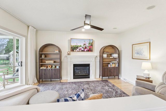 609 Worthington Way, Waunakee, WI 53597