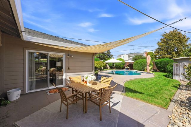 3825 Lynwood Way, Sacramento, CA 95864