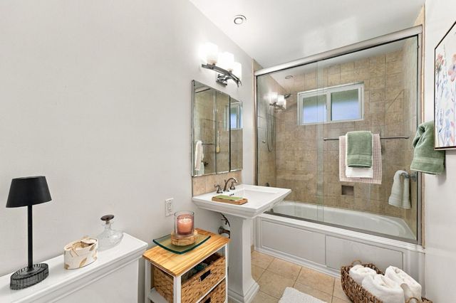 3825 Lynwood Way, Sacramento, CA 95864