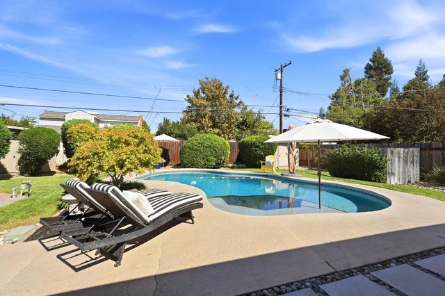 3825 Lynwood Way, Sacramento, CA 95864