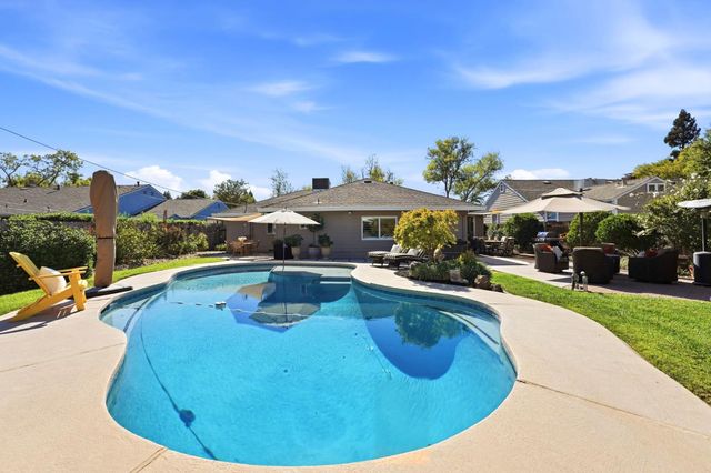 3825 Lynwood Way, Sacramento, CA 95864