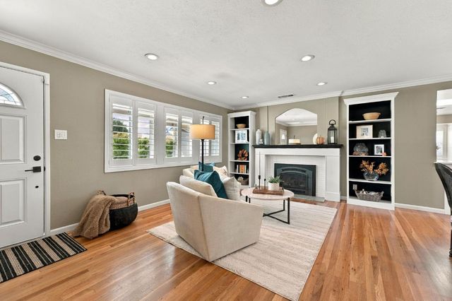 3825 Lynwood Way, Sacramento, CA 95864