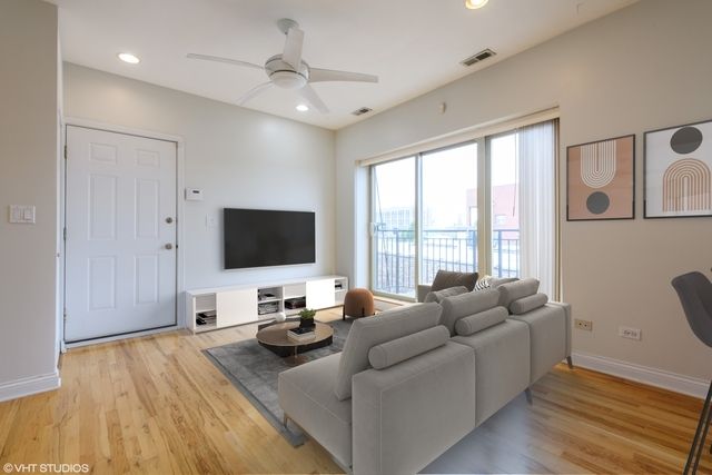 2836 N Dawson Avenue 3W, Chicago, IL 60618