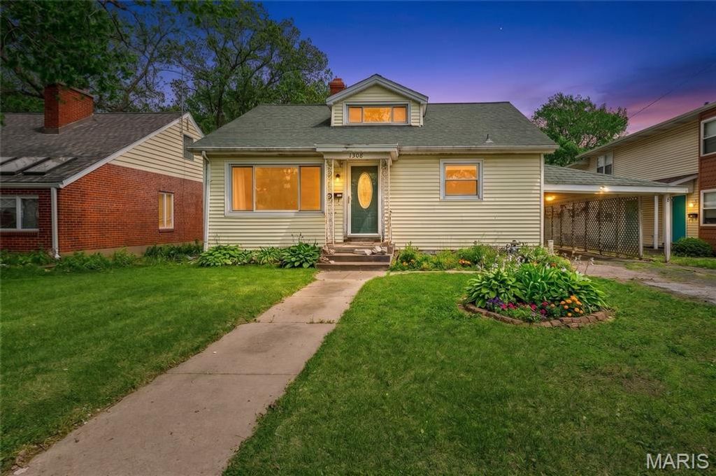 1308 Troy Road, Edwardsville, IL 62025