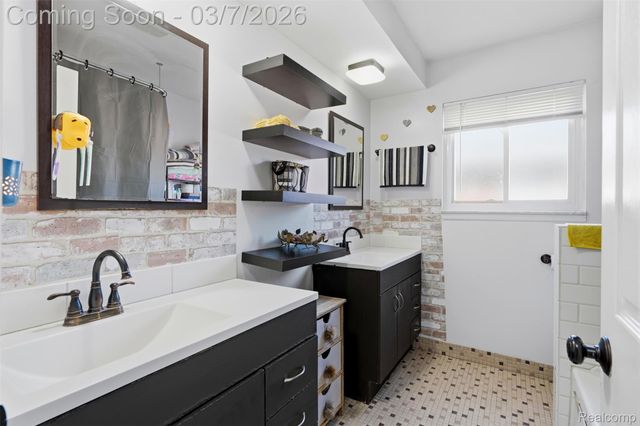 34839 Beaver Drive, Sterling Heights, MI 48312