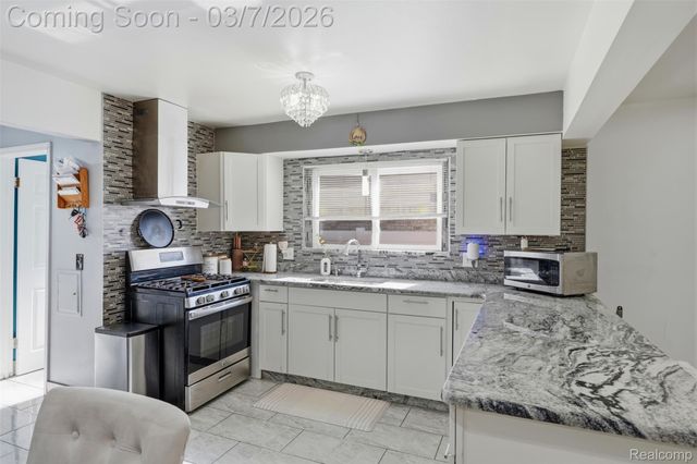 34839 Beaver Drive, Sterling Heights, MI 48312