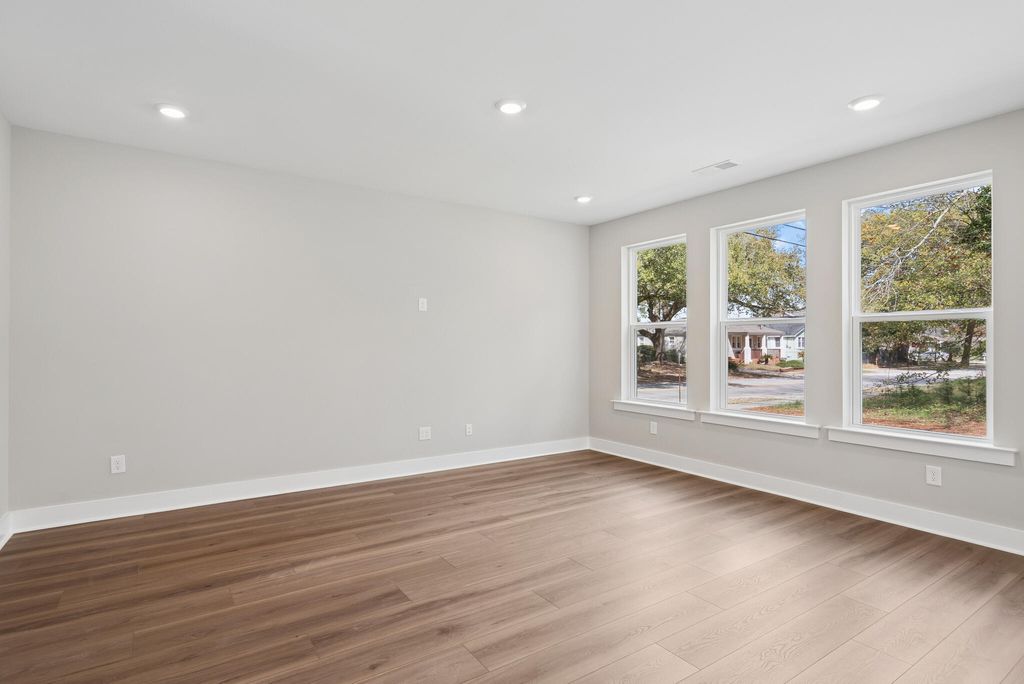 Image 12 of property listing at 193 Lazy Acres Loop, Summerville, SC 29483