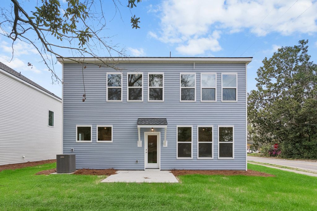 Image 4 of property listing at 193 Lazy Acres Loop, Summerville, SC 29483