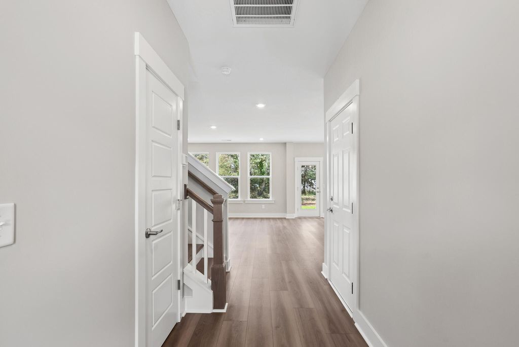 Image 5 of property listing at 193 Lazy Acres Loop, Summerville, SC 29483