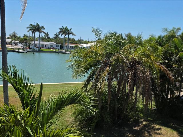 511 PLAZA SEVILLE COURT 24, Treasure Island, FL 33706