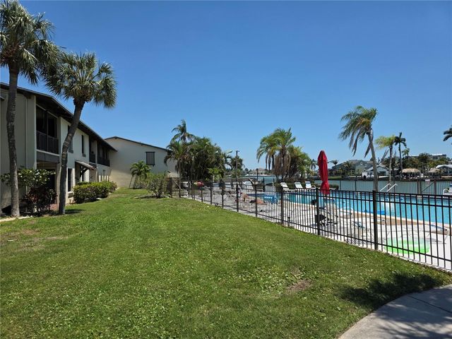 511 PLAZA SEVILLE COURT 24, Treasure Island, FL 33706