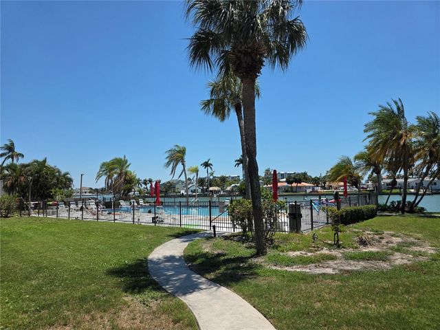 511 PLAZA SEVILLE COURT 24, Treasure Island, FL 33706