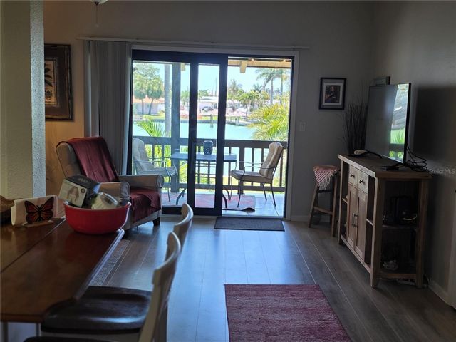511 PLAZA SEVILLE COURT 24, Treasure Island, FL 33706