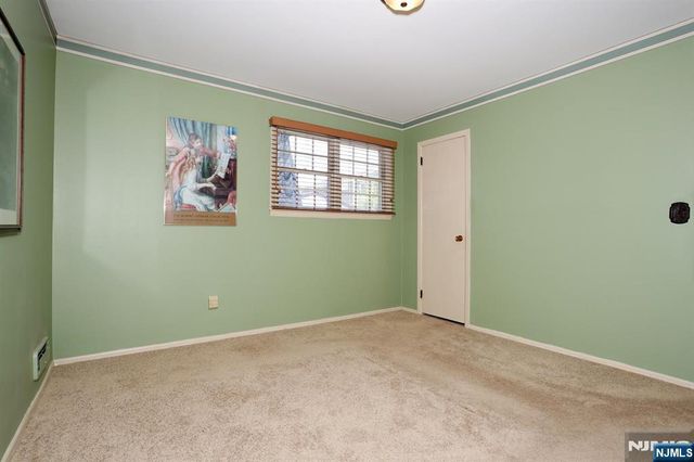 140 Carlyle Court, Carlstadt, NJ 07072