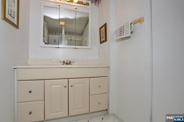 140 Carlyle Court, Carlstadt, NJ 07072