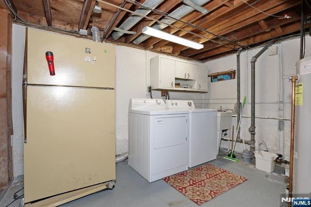 140 Carlyle Court, Carlstadt, NJ 07072
