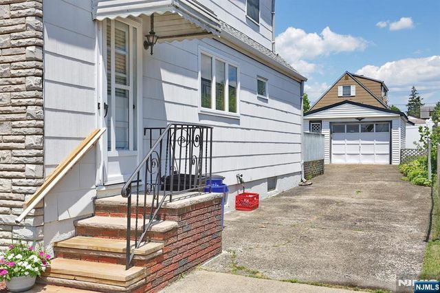 140 Carlyle Court, Carlstadt, NJ 07072