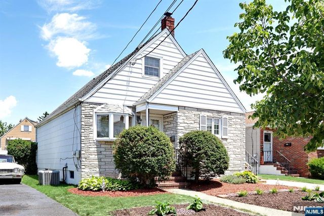 140 Carlyle Court, Carlstadt, NJ 07072