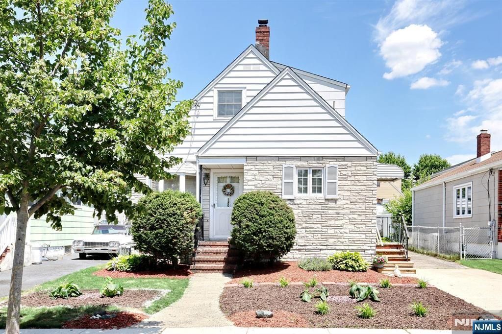 140 Carlyle Court, Carlstadt, NJ 07072