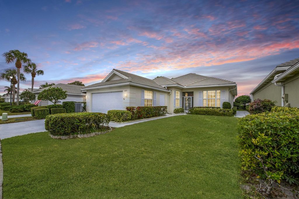 220 NW Bentley Circle, Port St Lucie, FL 34986