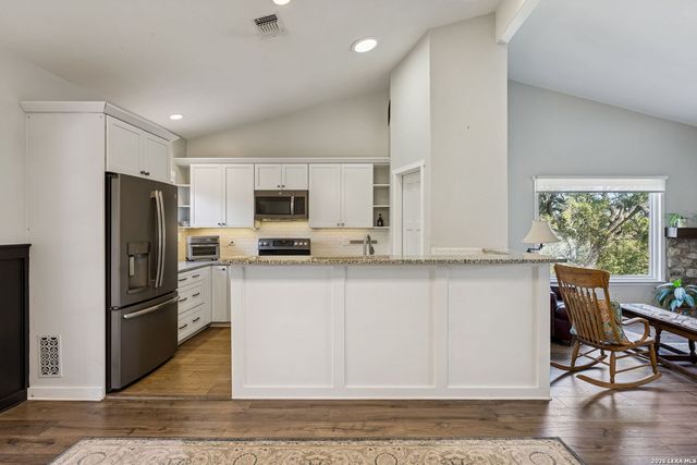 515 Valley Ridge, Canyon Lake, TX 78133