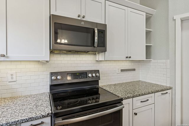 515 Valley Ridge, Canyon Lake, TX 78133