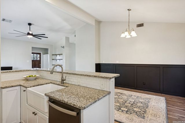 515 Valley Ridge, Canyon Lake, TX 78133