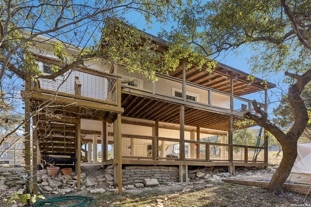 515 Valley Ridge, Canyon Lake, TX 78133