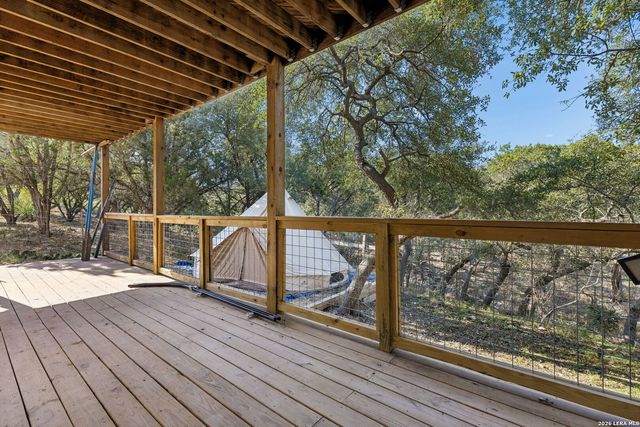 515 Valley Ridge, Canyon Lake, TX 78133