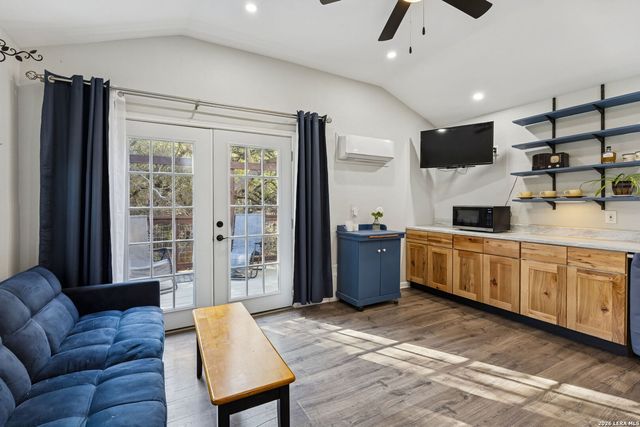 515 Valley Ridge, Canyon Lake, TX 78133