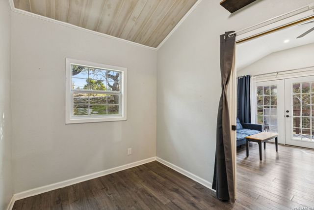 515 Valley Ridge, Canyon Lake, TX 78133