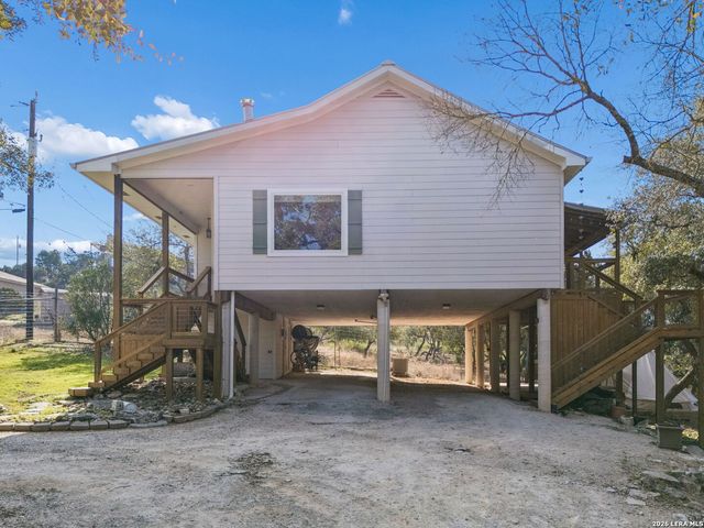 515 Valley Ridge, Canyon Lake, TX 78133