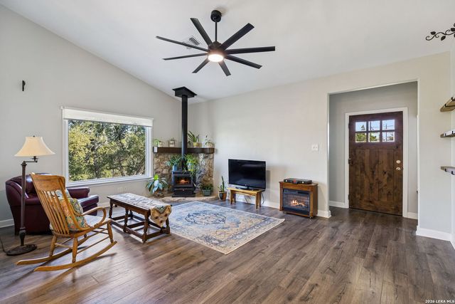 515 Valley Ridge, Canyon Lake, TX 78133