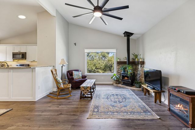 515 Valley Ridge, Canyon Lake, TX 78133