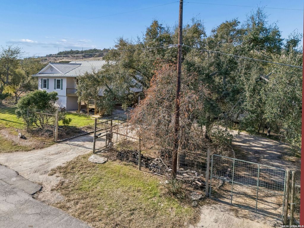 515 Valley Ridge, Canyon Lake, TX 78133