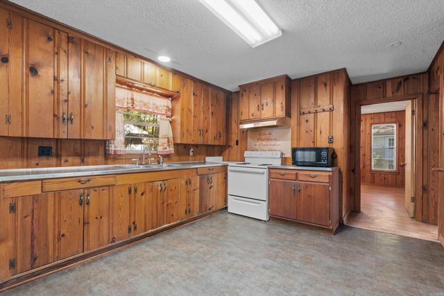 131 Snug Harbor Drive, Hot Springs, AR 71901