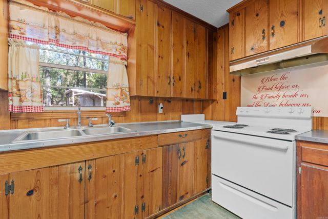 131 Snug Harbor Drive, Hot Springs, AR 71901