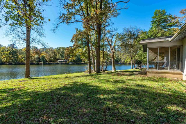 131 Snug Harbor Drive, Hot Springs, AR 71901