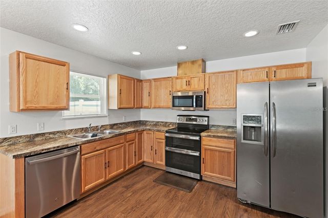 206 E CATAWBA, Fruitland Park, FL 34731