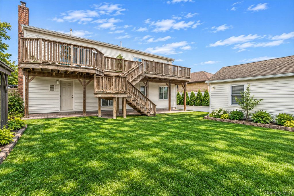 240 N Virginia Avenue, Massapequa, NY 11758 — photo 3