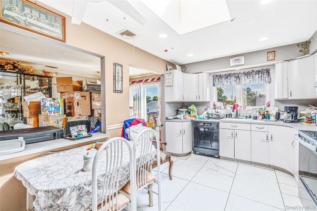 240 N Virginia Avenue, Massapequa, NY 11758 — photo 5