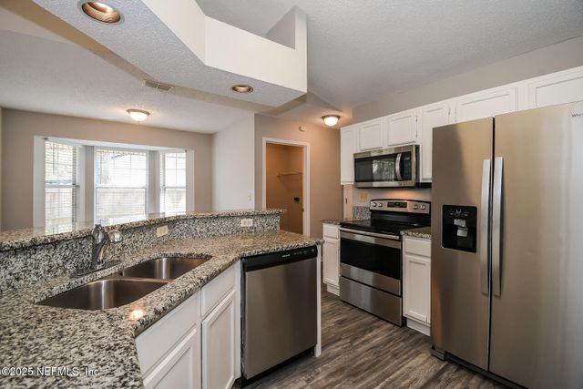 7805 HUNTERS LAKE Circle S, Jacksonville, FL 32210