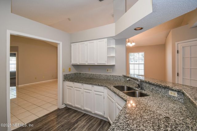 7805 HUNTERS LAKE Circle S, Jacksonville, FL 32210