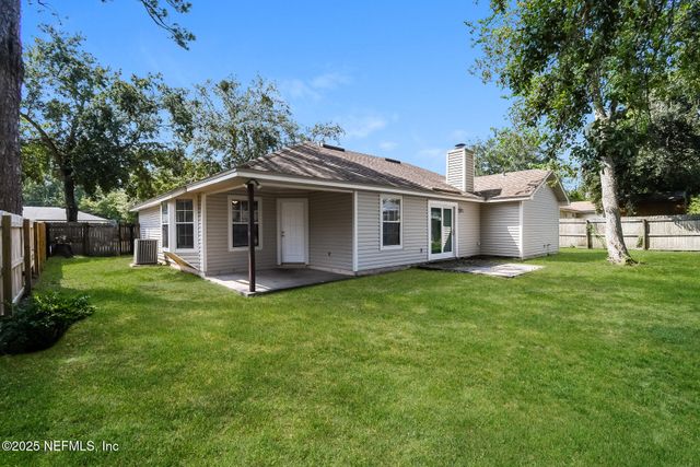 7805 HUNTERS LAKE Circle S, Jacksonville, FL 32210
